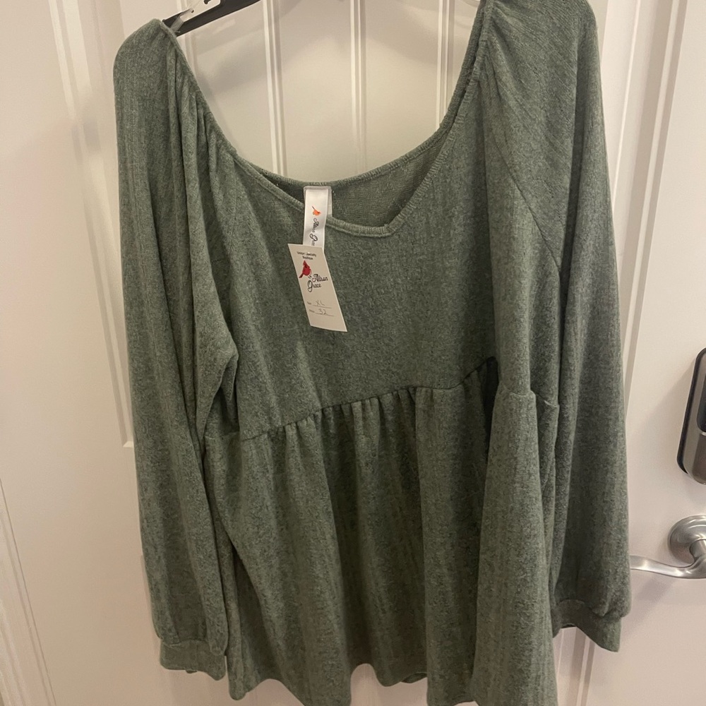 Plus size boutique top, greenish color with pattern detail.Size XL new with tags